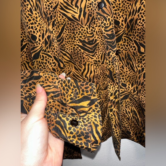 Petite Sophisticate 100% silk leopard animal print long sleeve Size Large - Picture 3 of 9